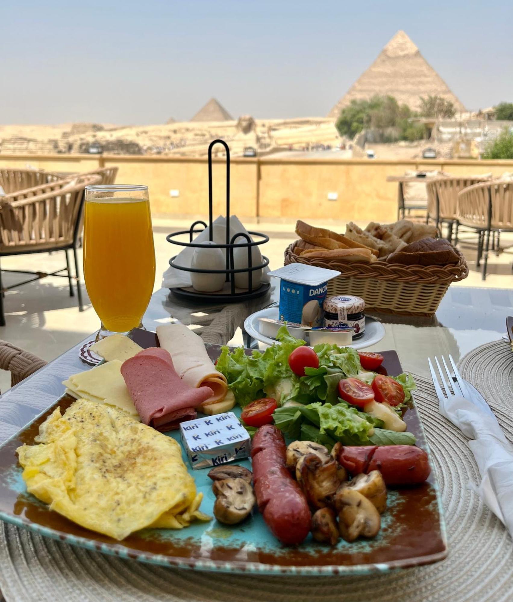 The Gate Hotel Front Pyramids & Sphinx View Kafret el-Gabal Exterior foto